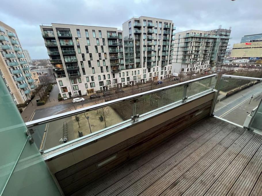 Modern 2 Bed - Olympic Park Stratford Apartment Londra Exterior foto