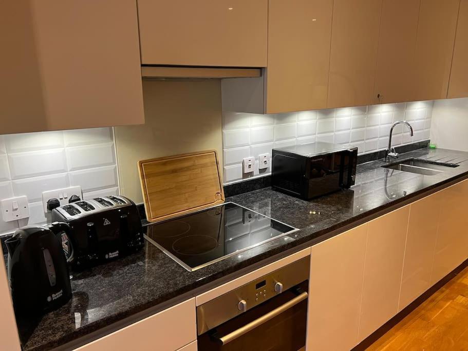 Modern 2 Bed - Olympic Park Stratford Apartment Londra Exterior foto